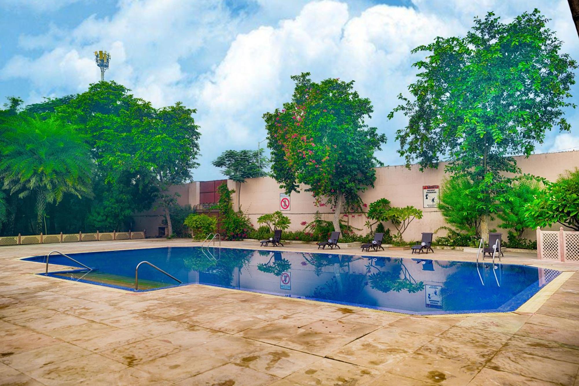 Club Mahindra Bharatpur Hotel Exterior photo