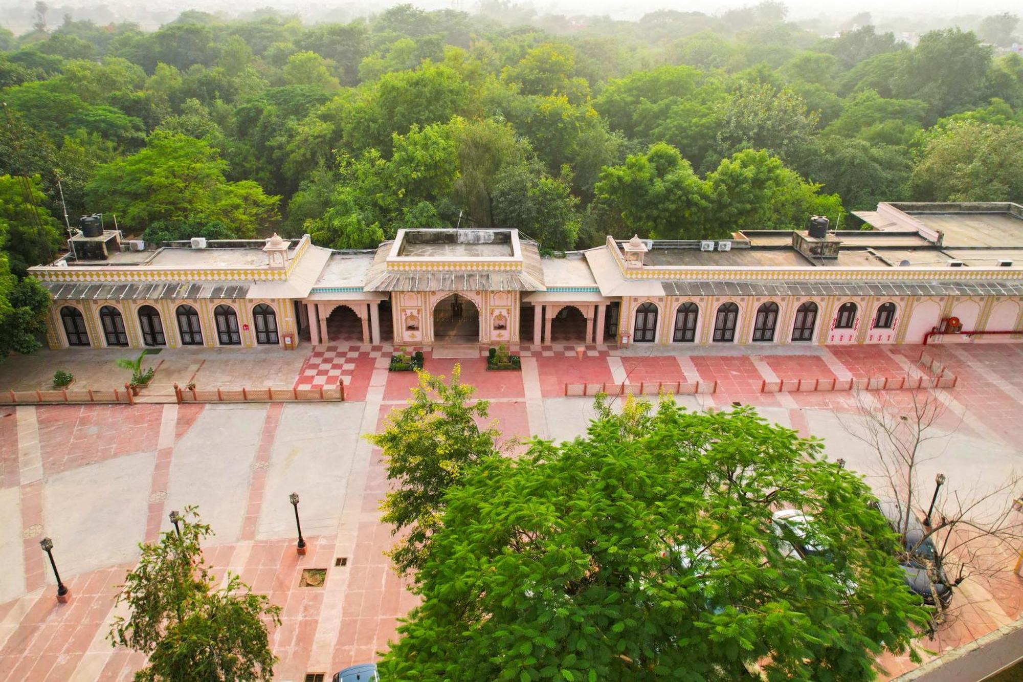 Club Mahindra Bharatpur Hotel Exterior photo